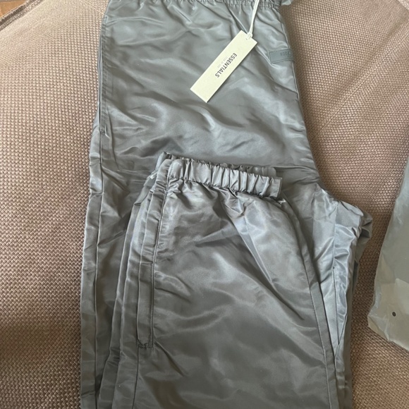 ESSENTIALS fear of GOD - Picture 4 of 4